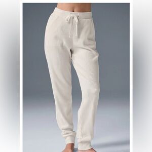 ALO Yoga Muse Lounge Pants in Ivory